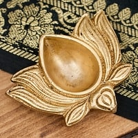 蓮の花形のオイルランプの商品写真