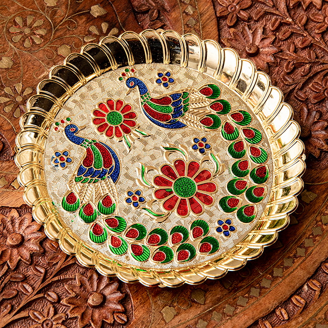 【約14.5cm】インドの礼拝皿 プージャターリー 孔雀の写真1枚目です。美しい紋様の施された礼拝皿です。インドでは神様へのお供物などに用います。礼拝,puja,プージャ,mina,thali