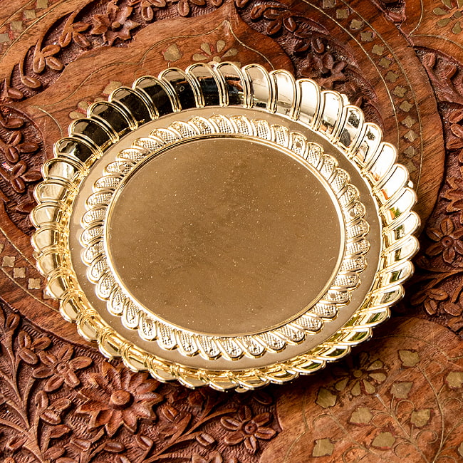 【約14.5cm】インドの礼拝皿 プージャターリー シンプル 5 - フチが少し持ち上がっています。