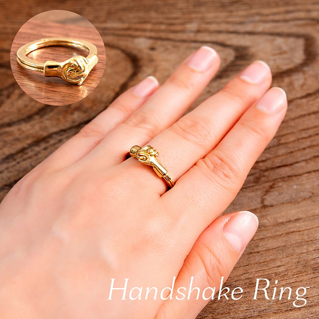 ハンドシェイクのゴールドリングの写真1枚目です。全体図です。指輪,リング,インド,ゴールド,シンプル