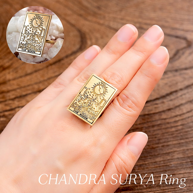 【安心のフリーサイズ】絵画のようなチャンドラ・スーリヤ　ゴールドリングの写真1枚目です。全体図です。指輪,リング,インド,ゴールド,シンプル,スーリャ,チャンドラ
