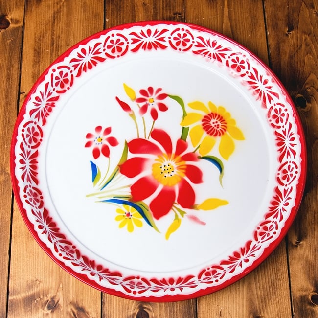 タイのレトロホーロー 花柄飾り皿・トレー RABBIT BRAND〔約45cm×約4.3cm〕の写真1枚目です。レトロ感あふれるホーローの飾り皿です。昭和レトロ,レトロ,飾り皿,ラビットブランド,ホーロー,ほうろう,琺瑯,エナメル,ホーロー,かわいい