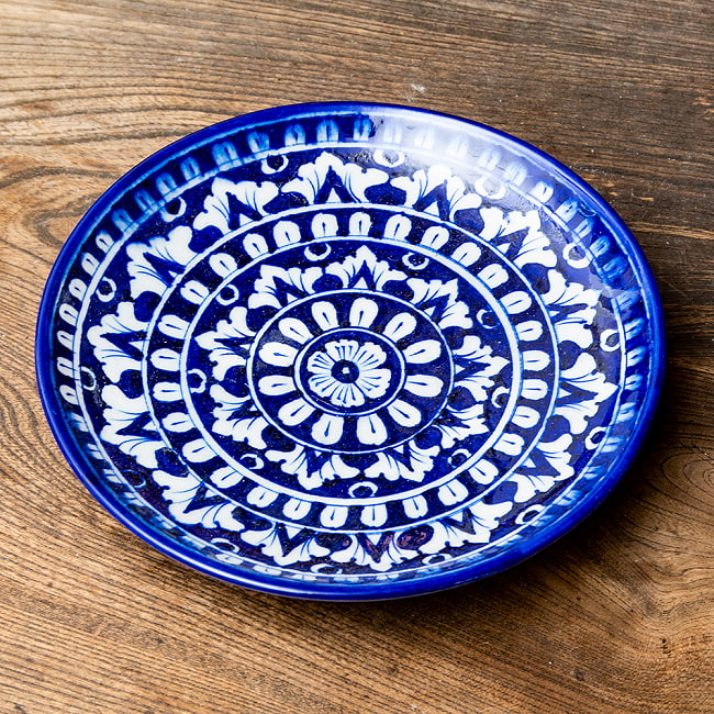 〔中皿 直径：20cm〕ブルーポッタリー ジャイプール陶器の円形飾り皿 大輪 4 - 使い勝手の良い中皿サイズです。