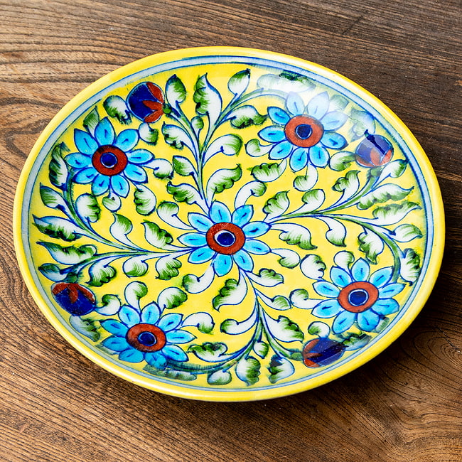 〔中皿 直径：20cm〕ブルーポッタリー ジャイプール陶器の円形飾り皿 黄唐草 4 - 使い勝手の良い中皿サイズです。