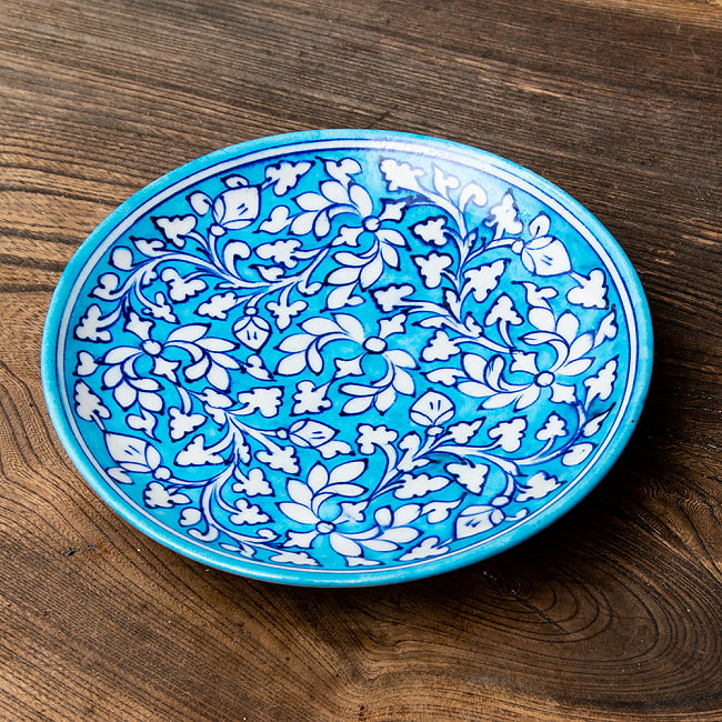 〔中皿 直径：20cm〕ブルーポッタリー ジャイプール陶器の円形飾り皿 水色唐草 4 - 使い勝手の良い中皿サイズです。