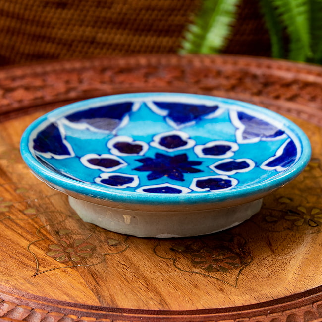 〔小皿 直径：13cm〕ブルーポッタリー ジャイプール陶器の円形飾り皿 4 - 少し背の高い小皿です。