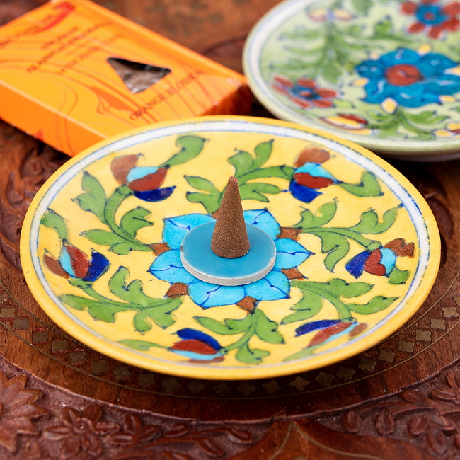 〔直径：12.5cm〕ブルーポッタリー ジャイプール陶器の円形飾り皿・小物入れ - 黄色 7 - お香を立てる場所としても素敵です