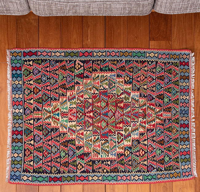 【一点物】バルーチ　カル・ムハマディ族　遊牧民による草木染め手織りトライバルキリム スリット織り - 約98cm x 80cmの写真1枚目です。デザインがわかるように、上から撮影しましたスリット織り,キルキット,キリム,Kilim,トライバル,絨毯,ラグ