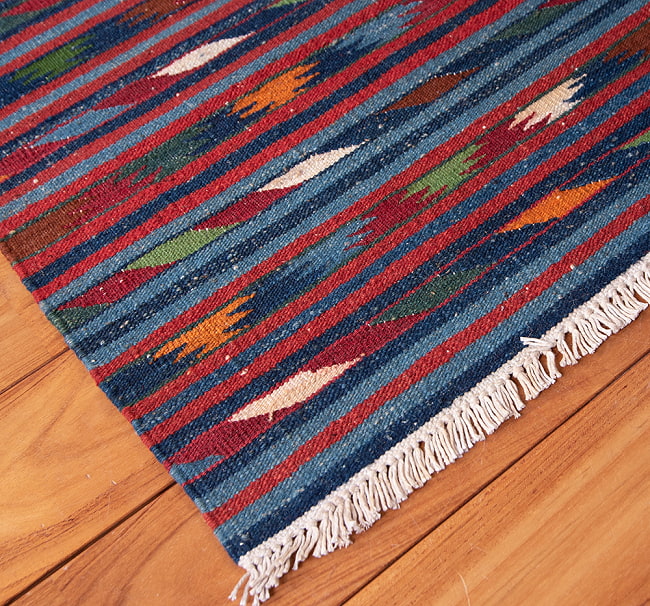 【一点物】バルーチ　カル・ムハマディ族　遊牧民による草木染め手織りトライバルキリム 平織り - 約103cm x 60cm 7 - 斜めから撮影しました