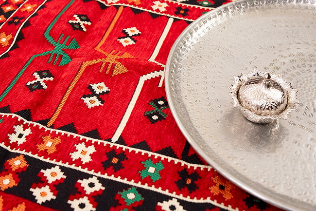 【全3色】トルコの伝統的な柄を織り込んだ　キリム　【70cm×1150cm】 8 - イスラミックなトレーがよく似合います。