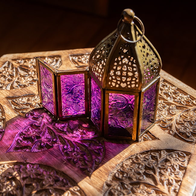 モロッコスタイルの透かし彫りキャンドルランタン〔ロウソク風LEDキャンドル付き〕 - 約10.5×6cm 13 - 別の角度から
