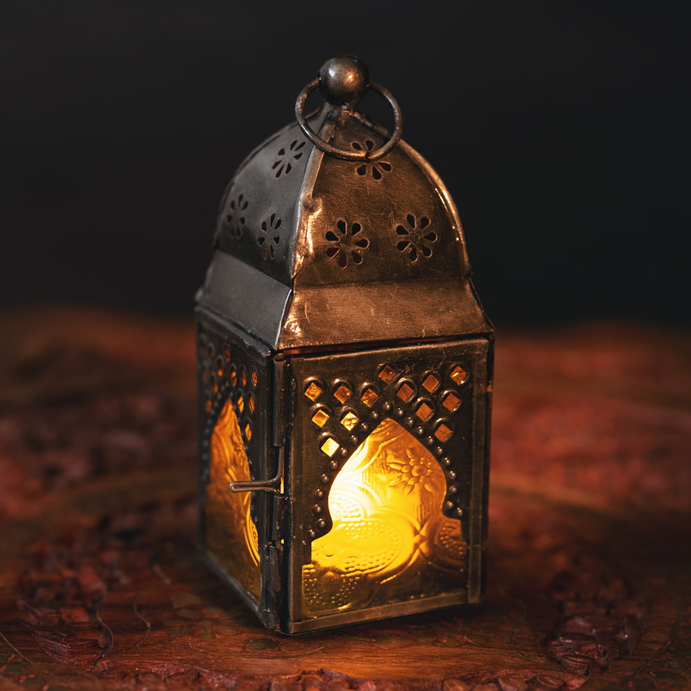 モロッコスタイルの透かし彫りLEDキャンドルランタン【ロウソク風LEDキャンドル付き】 〔イエロー〕約13cm×約5.8cm の通販 