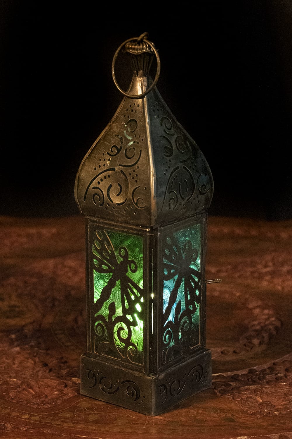 モロッコスタイルの透かし彫りLEDキャンドルランタン〔ロウソク風LED