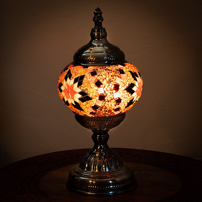 モザイクガラスのアラビアンランプ - 床置 3 - 点灯した例になります。