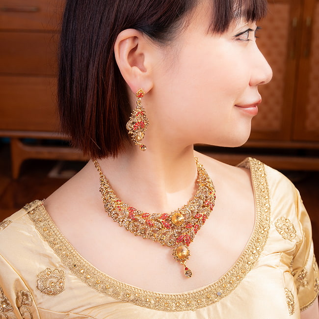 〔各色あり〕インドアクセサリー3点セット〔ネックレス、ピアス、ティッカ〕　パーティーや結婚式などへ 9 - ネックレスとピアスの着用例です