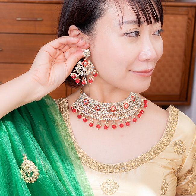 〔各色あり〕インドアクセサリー3点セット〔ネックレス、ピアス、ティッカ〕　パーティーや結婚式などへ 9 - ネックレスとピアスの着用例です