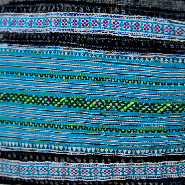 モン族のサブバッグ&小物入れ[幅:約22cm] 5 - 美しい刺繍を拡大してみました。