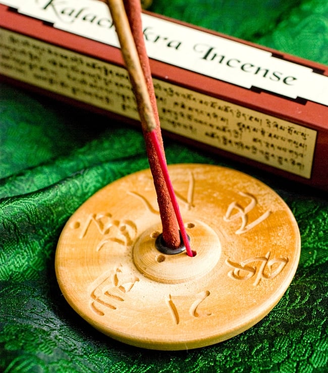 Norling Incense -ノーリングチベタン香 5 - チベット香なので、太めの穴が開いているお香立てをご利用ください。
