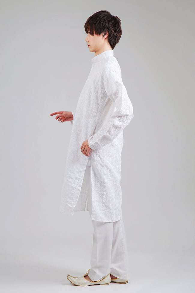 〔各色あり〕ラクノウ風刺繍入り クルタ・パジャマ上下セット　インドの男性民族衣装 2 - 横からの写真です