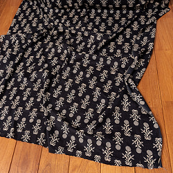 【5個セット】〔1m切り売り〕伝統息づく南インドから　昔ながらの更紗模様布〔約107cm〕ブラック系の写真
