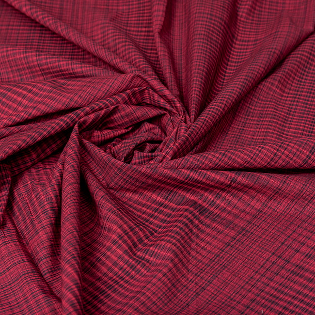 〔各色あり〕〔1m切り売り〕南インドのシンプルコットン　チェック模様布〔幅約106cm〕 5 - インドならではの風合い