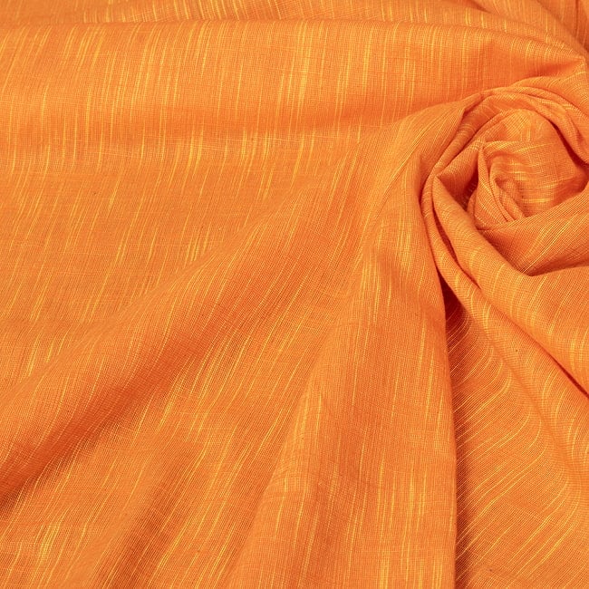 〔各色あり〕〔1m切り売り〕南インドのシンプルコットン布　シャンブレー〔幅約109cm〕 5 - インドならではの風合い