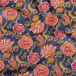 【5個セット】〔1m切り売り〕カンタ刺繍がかわいい　ボタニカルデザインの布　ネイビー系〔幅約111cm〕の写真