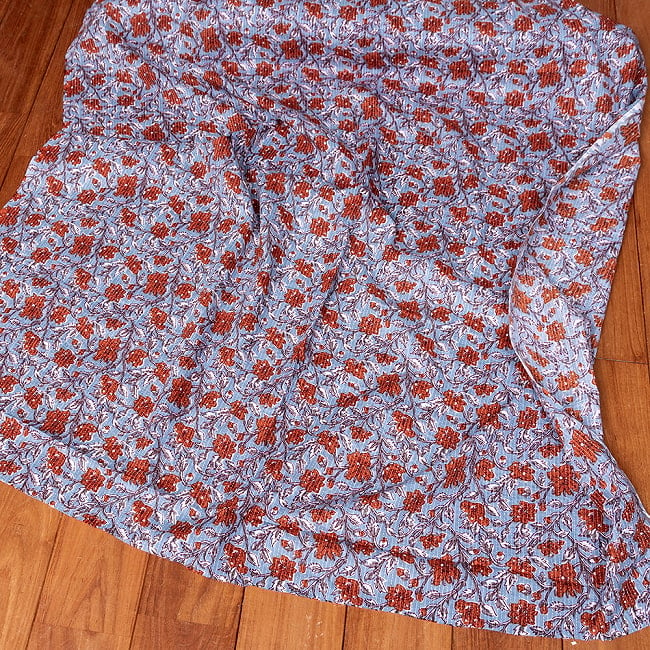 〔1m切り売り〕カンタ刺繍がかわいい　ボタニカルデザインの布　水色系〔幅約114cm〕 6 - 全体写真です
