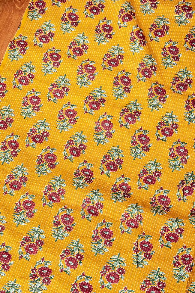 〔1m切り売り〕カンタ刺繍がかわいい　ボタニカルデザインの布　マスタード系〔幅約109cm〕 3 - とても良い雰囲気