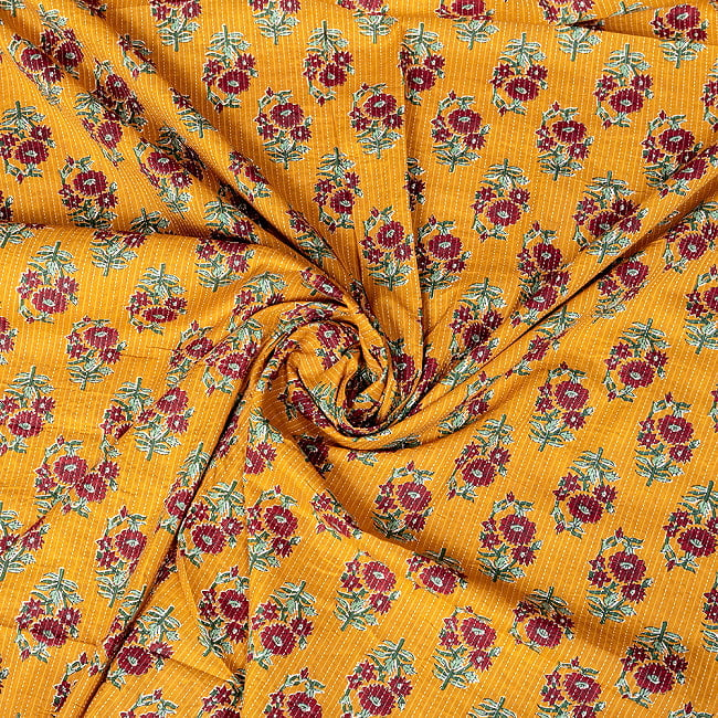 〔1m切り売り〕カンタ刺繍がかわいい　ボタニカルデザインの布　マスタード系〔幅約109cm〕 4 - 拡大写真です