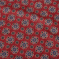 〔1m切り売り〕カンタ刺繍がかわいい　ボタニカルデザインの布　えんじ系〔幅約110cm〕の商品写真