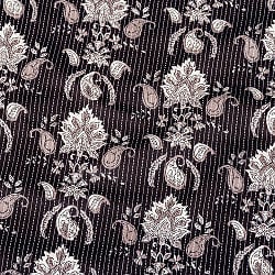 〔1m切り売り〕カンタ刺繍がかわいい　ボタニカルデザインの布　ブラック系〔幅約111cm〕の商品写真