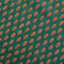 【5個セット】〔1m切り売り〕カンタ刺繍がかわいい　ボタニカルデザインの布　フォレスト系〔幅約108cm〕の写真