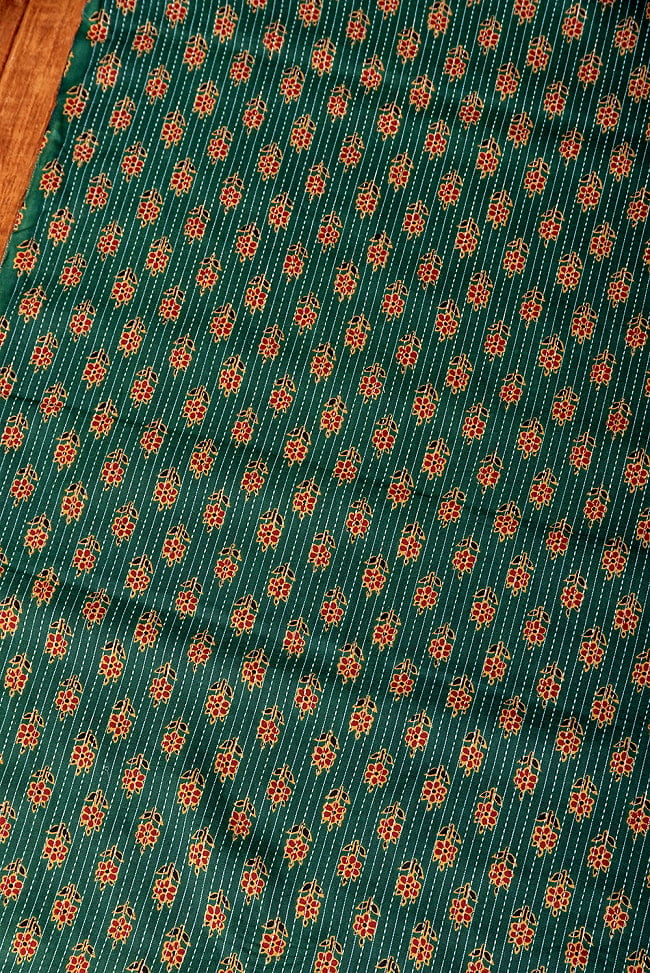 〔1m切り売り〕カンタ刺繍がかわいい　ボタニカルデザインの布　フォレスト系〔幅約108cm〕 3 - とても良い雰囲気