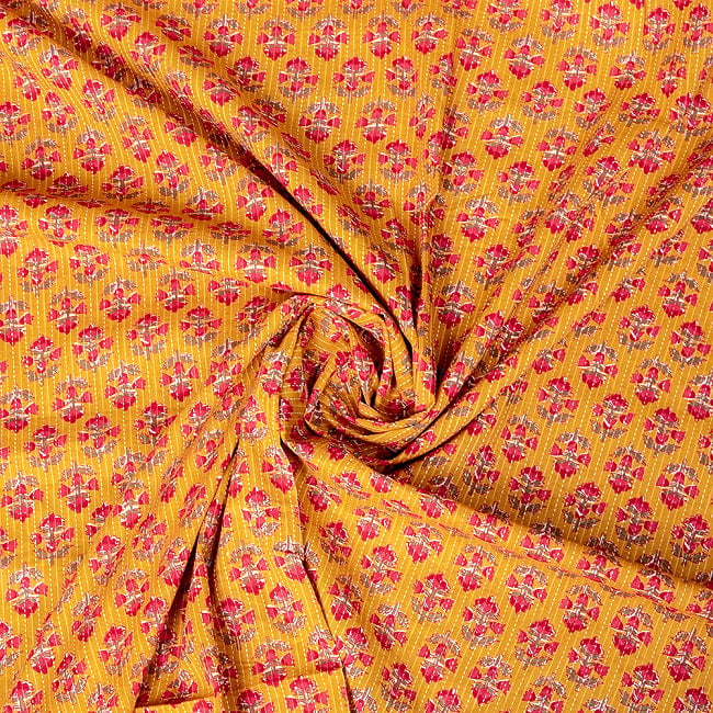 〔1m切り売り〕カンタ刺繍がかわいい　ボタニカルデザインの布　マスタード系〔幅約110cm〕 4 - 拡大写真です