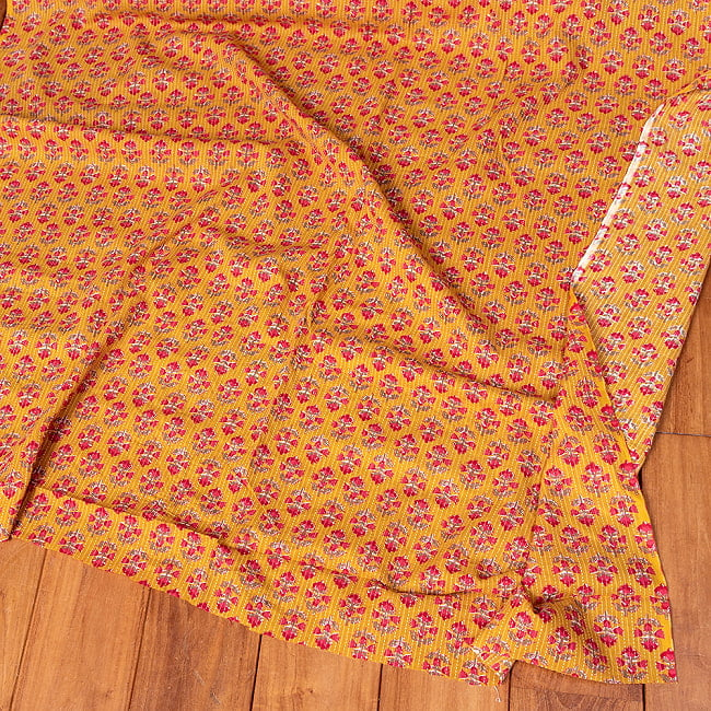 〔1m切り売り〕カンタ刺繍がかわいい　ボタニカルデザインの布　マスタード系〔幅約110cm〕 6 - 全体写真です