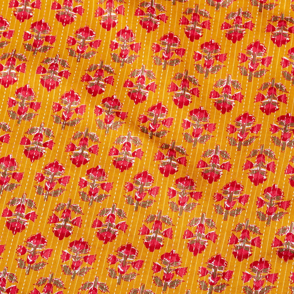 【5個セット】〔1m切り売り〕カンタ刺繍がかわいい　ボタニカルデザインの布　マスタード系〔幅約110cm〕1枚目の説明写真です