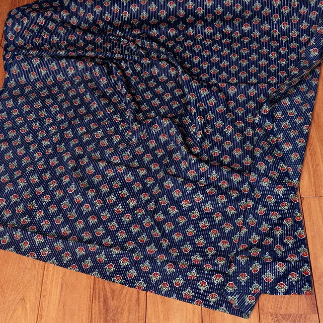 〔1m切り売り〕カンタ刺繍がかわいい　ボタニカルデザインの布　ネイビー系〔幅約112cm〕 6 - 全体写真です
