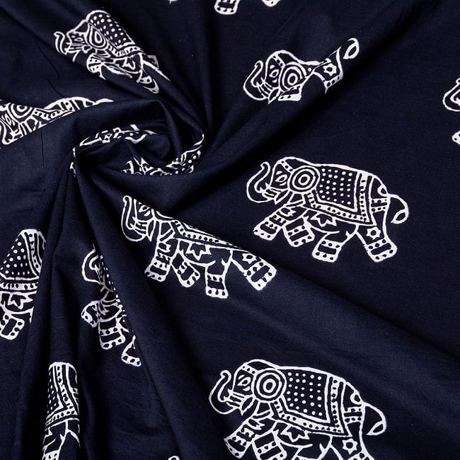 〔1m切り売り〕伝統の木版染め　シンプルでかわいい動物デザイン布　象さん　ブラック系〔幅約107cm〕 5 - インドならではの風合い