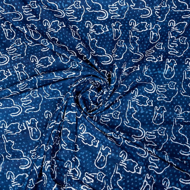 〔1m切り売り〕インドの伝統息づく　昔ながらの木版インディゴ藍染布　猫　ネイビー系〔幅約113cm〕 4 - 拡大写真です