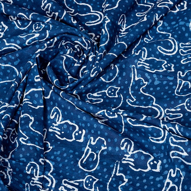 〔1m切り売り〕インドの伝統息づく　昔ながらの木版インディゴ藍染布　猫　ネイビー系〔幅約113cm〕 5 - インドならではの風合い