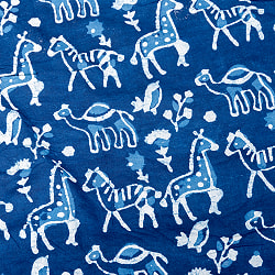 【3個セット】〔1m切り売り〕インドの伝統息づく　昔ながらの木版インディゴ藍染布　馬と駱駝　ネイビー系〔幅約114cm〕の写真