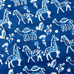 〔1m切り売り〕インドの伝統息づく　昔ながらの木版インディゴ藍染布　馬と駱駝　ネイビー系〔幅約114cm〕の商品写真