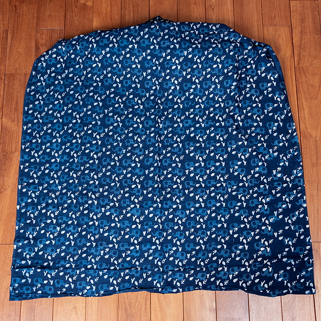 〔1m切り売り〕インドの伝統息づく　昔ながらの木版インディゴ藍染布　象さん　ネイビー系〔幅約113cm〕 2 - 1m単位で、ご注文個数に応じた長さでお送りいたします。横幅100cm以上ある大きな布なので、たっぷり使えます。