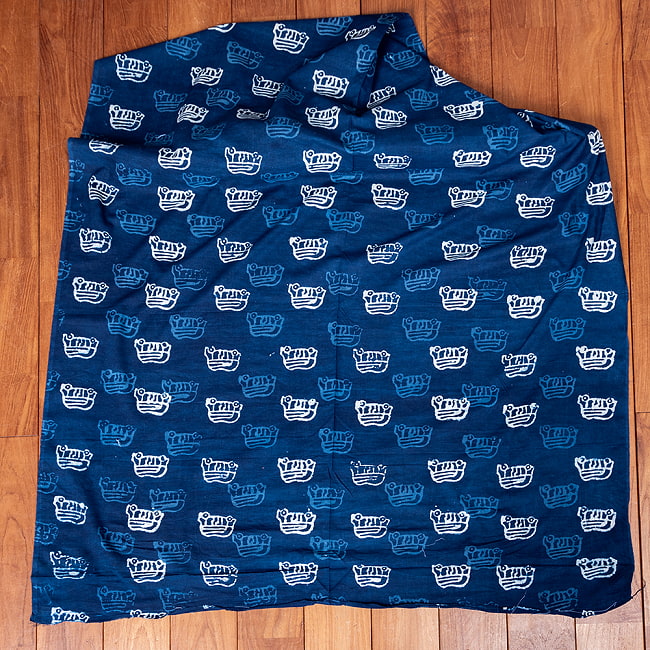 〔1m切り売り〕インドの伝統息づく　昔ながらの木版インディゴ藍染布　オートリキシャ　ネイビー系〔幅約107cm〕 2 - 1m単位で、ご注文個数に応じた長さでお送りいたします。横幅100cm以上ある大きな布なので、たっぷり使えます。