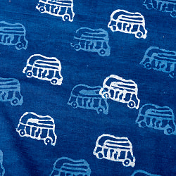 〔1m切り売り〕インドの伝統息づく　昔ながらの木版インディゴ藍染布　オートリキシャ　ネイビー系〔幅約107cm〕の商品写真