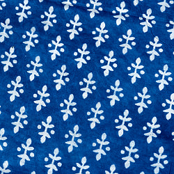 【3個セット】〔1m切り売り〕インドの伝統息づく　昔ながらの木版インディゴ藍染布　植物柄　ネイビー系〔幅約109cm〕の写真