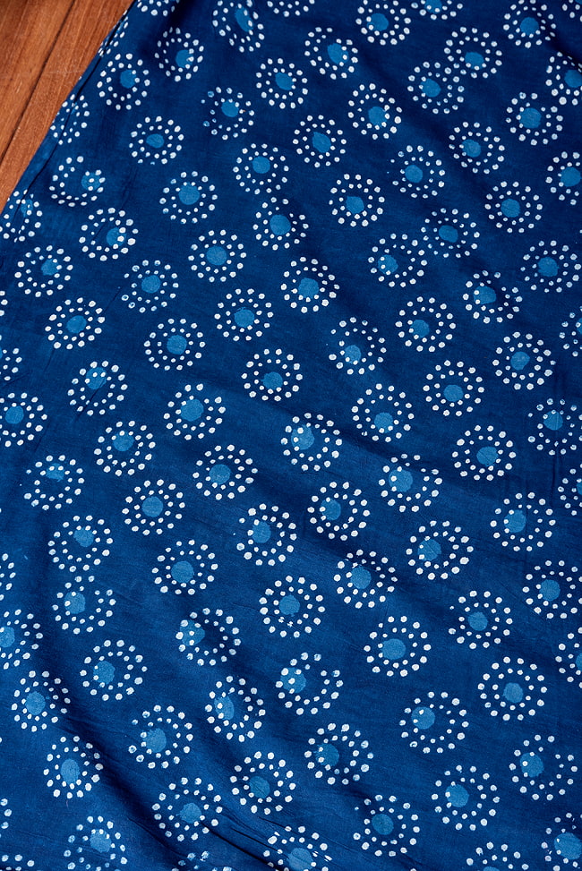 〔1m切り売り〕インドの伝統息づく　昔ながらの木版インディゴ藍染布　花火　ネイビー系〔幅約109cm〕 3 - とても良い雰囲気