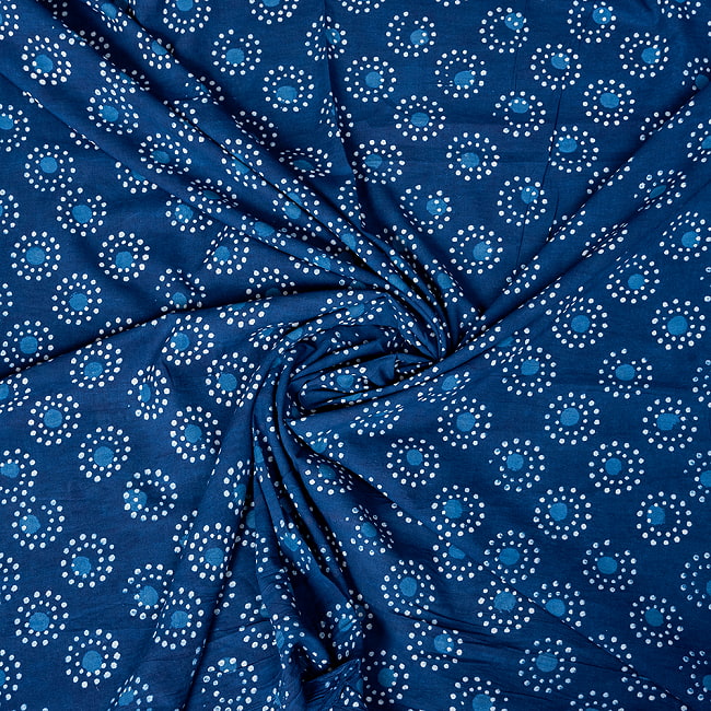 〔1m切り売り〕インドの伝統息づく　昔ながらの木版インディゴ藍染布　花火　ネイビー系〔幅約109cm〕 4 - 拡大写真です