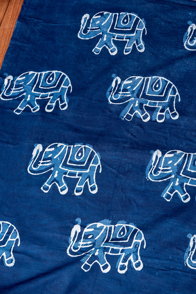 〔1m切り売り〕インドの伝統息づく　昔ながらの木版インディゴ藍染布　象さん　ネイビー系〔幅約111cm〕 3 - とても良い雰囲気